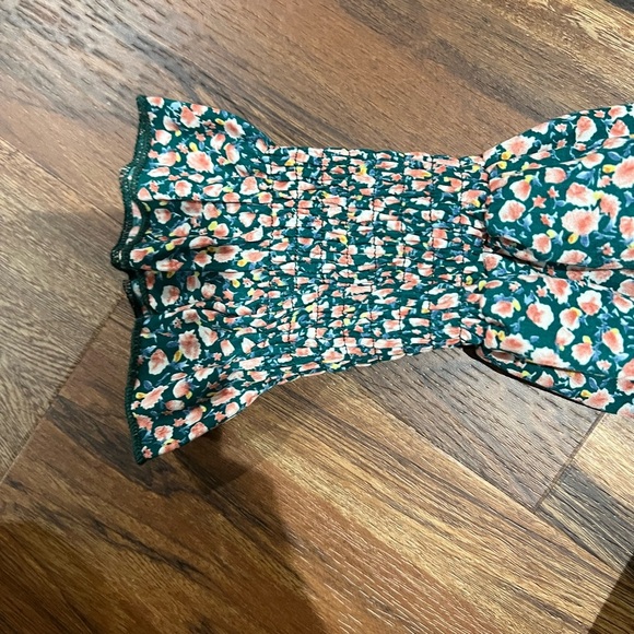 Elegant Floral Smocked Blouse in Green and Pink - Picture 2 of 4